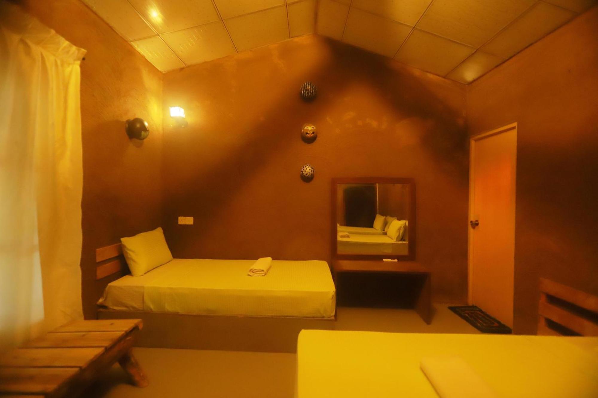 Dinna Nature Hostel Szigirija Kültér fotó