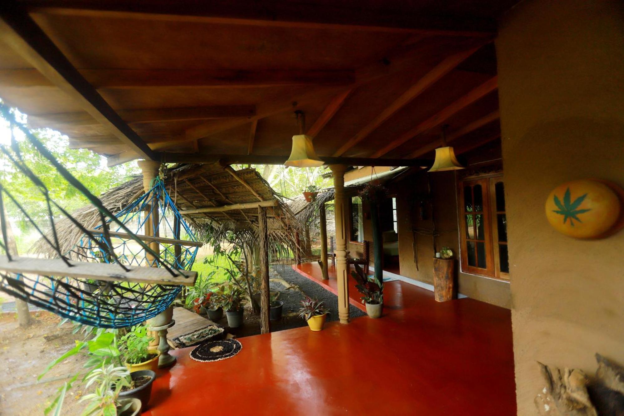 Dinna Nature Hostel Szigirija Kültér fotó